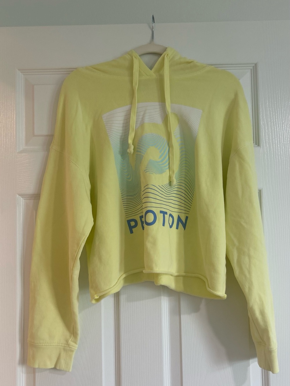 Peloton Yellow Logo Graphic Print Pullover Cropped Hoodie Drawstring Large
